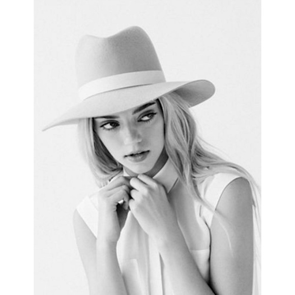 SOLD Janessa Leone Handmade 'Henningsen' Wool Hat - Picture 3 of 8